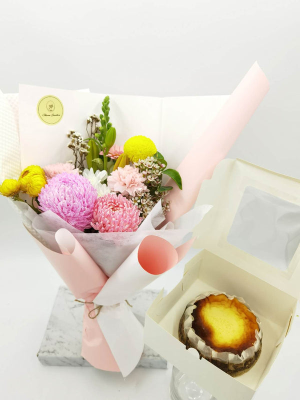 Basque Cheesecake and a little bunch of flowers